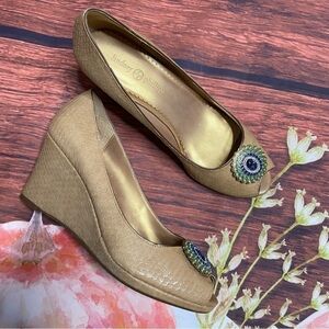 LINDSAY Phillips Courtney Tan Python Peep Toe Wedge Heels 8m